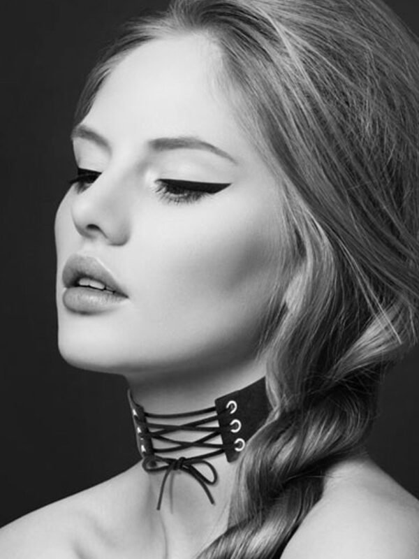 Collier ras du cou en cuir noir à lacet