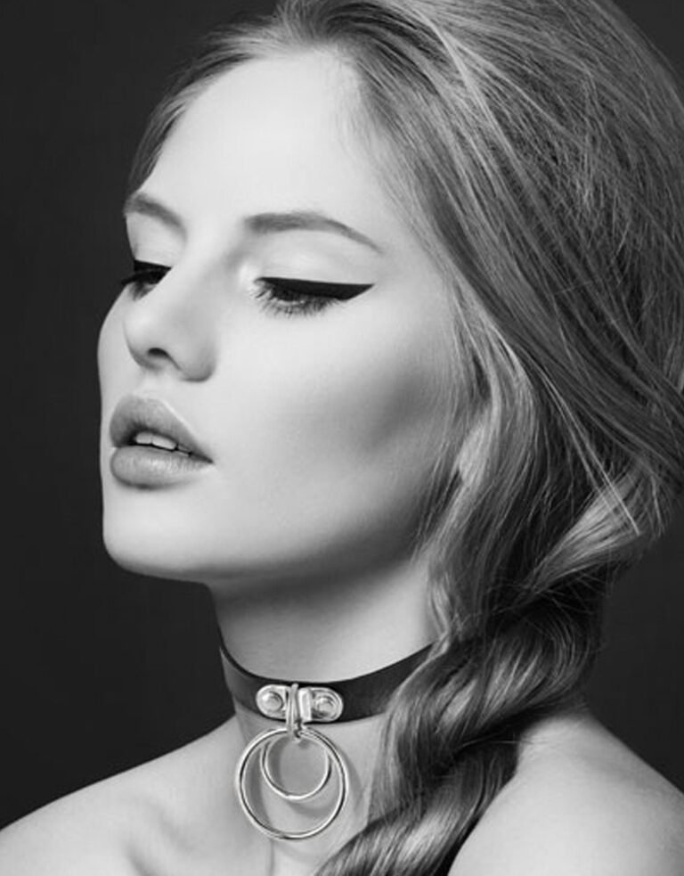 Collier de soumission noir à double anneau pour accrocher une laisse BDSM