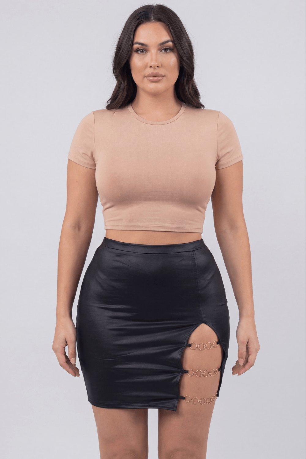 Jupe simili cuir noir Elena à chaînettes – Be Lily