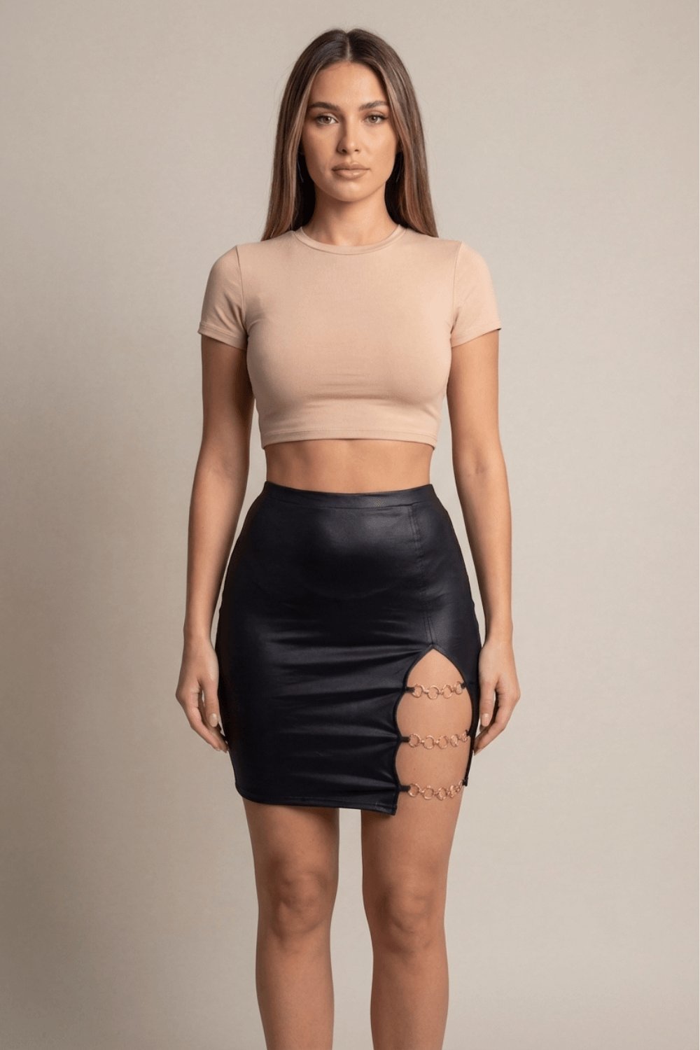 Jupe simili cuir noir Elena à chaînettes – Be Lily