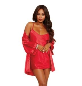 Nuisette en satin rouge portée avec son kimono assorti
