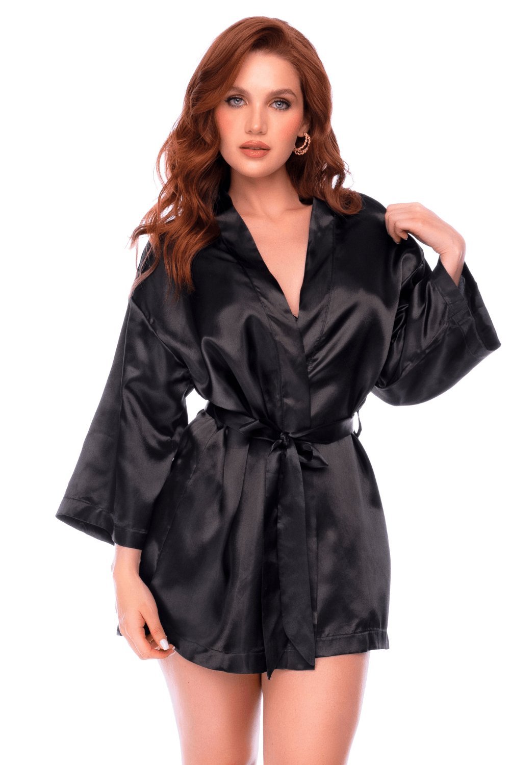 Peignoir court satiné noir à ceinture – Mapalé