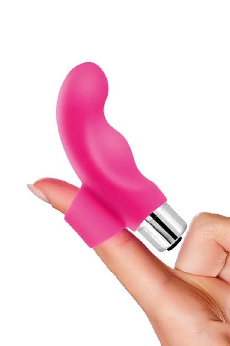 Stimulateur clitoridien courbé rose porté au bout du doigt